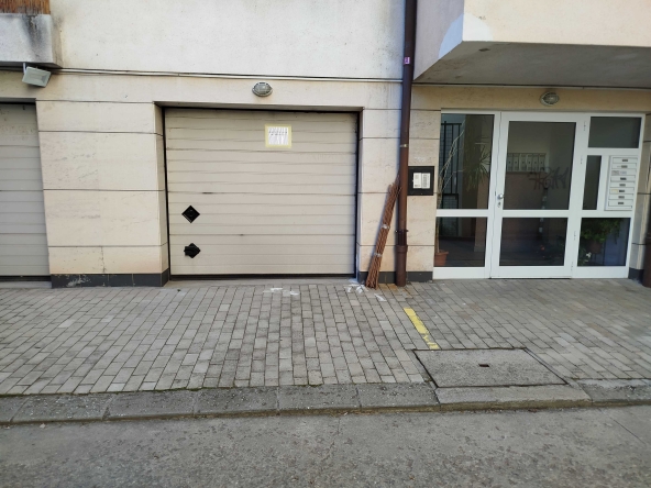 Дава се под наем Гараж / Паркомясто в София, Изток - 22 кв.м за 127.5 € - Снимка #1