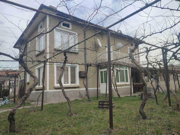 Къща в Търговище, Вилна зона - 200 кв.м за 686 €/кв.м - Снимка #1