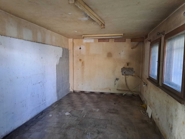 Дава се под наем Гараж / Паркомясто в Плевен, Идеален център - 16 кв.м за 76.5 € - Снимка #1