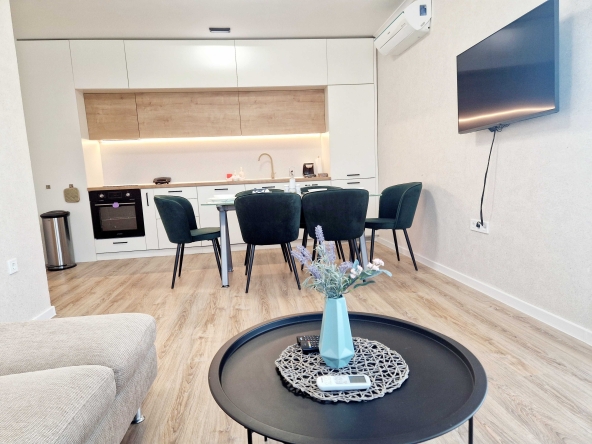 Дава се под наем Тристаен апартамент в Варна, Левски - 108 кв.м за 895 € - Снимка #1