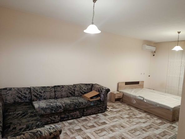 Дава се под наем Тристаен апартамент в Бургас, Меден рудник - зона В - 71 кв.м за 408 € - Снимка #1