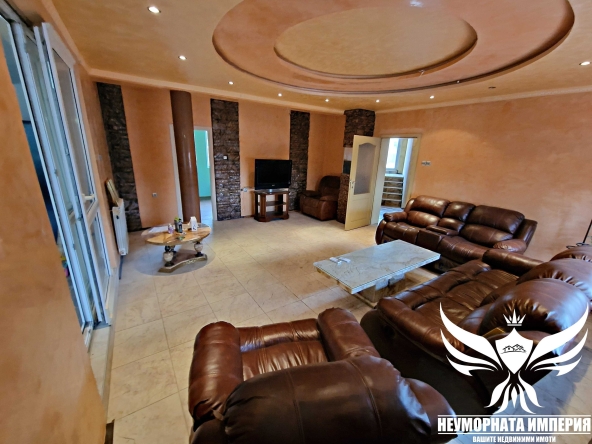 Тристаен апартамент в Асеновград - 143 кв.м за 1077 €/кв.м - Снимка #1