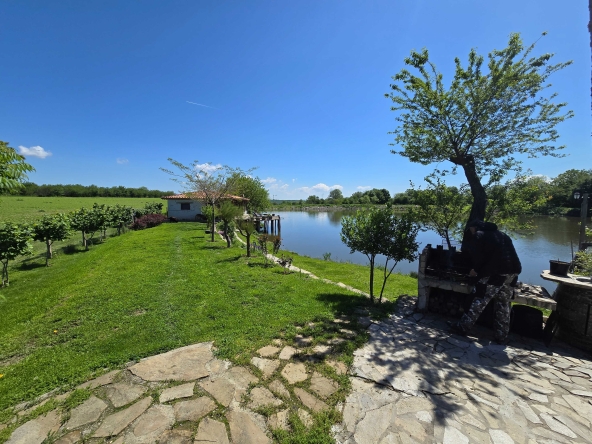 Парцел в с. Здравец, Област Търговище - 1 кв.м за 418200 €/кв.м - Снимка #1