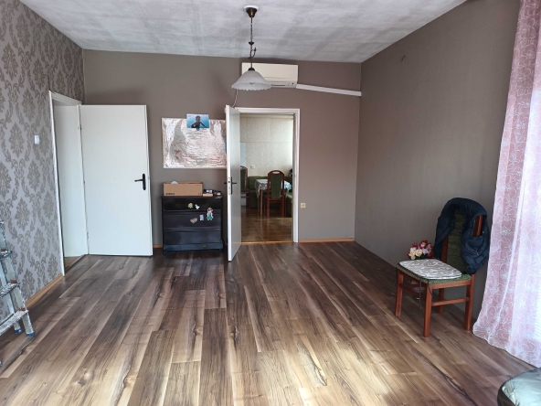 Етаж от къща в Хасково, Дружба 1 - 210 кв.м за 547 €/кв.м - Снимка #1