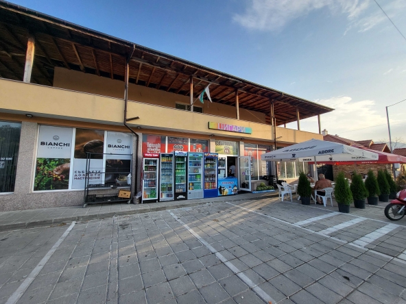 Дава се под наем Магазин в с. Братаница, Област Пазарджик - 400 кв.м за 510 € - Снимка #1