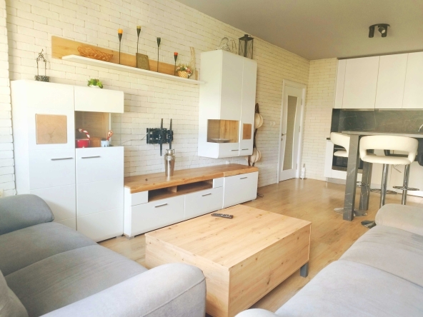 Дава се под наем Четиристаен апартамент в Перник, Изток - 110 кв.м за 611.49 € - Снимка #1