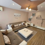 Дава се под наем Тристаен апартамент в Разград, Център - 90 кв.м за 331.5 € - Снимка #1