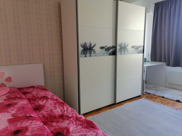 Дава се под наем Тристаен апартамент в София, Витоша - 120 кв.м за 714 € - Снимка #1
