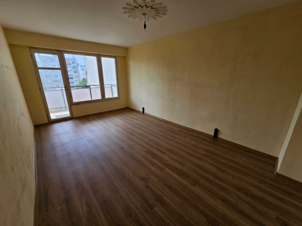 Дава се под наем Двустаен апартамент в Разград, Орел - 58 кв.м за 204 € - Снимка #1