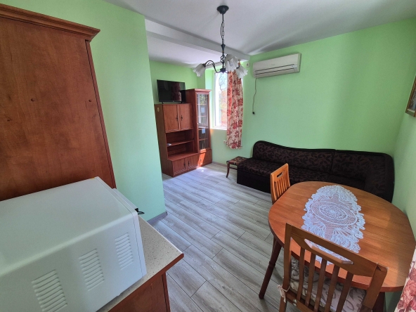 Дава се под наем Двустаен апартамент в Варна, Център - 60 кв.м за 331.5 € - Снимка #1