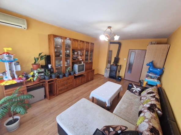 Тристаен апартамент в Благоевград, Освобождение - 76 кв.м за 948 €/кв.м - Снимка #1