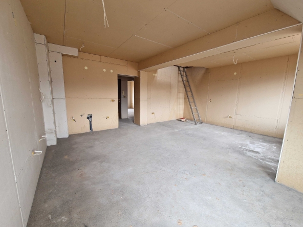 Тристаен апартамент в Благоевград, Освобождение - 80 кв.м за 882 €/кв.м - Снимка #1