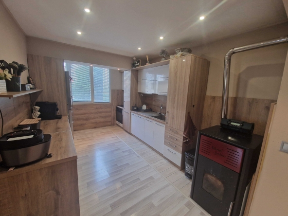 Многостаен апартамент в Благоевград, Освобождение - 115 кв.м за 1587 €/кв.м - Снимка #1