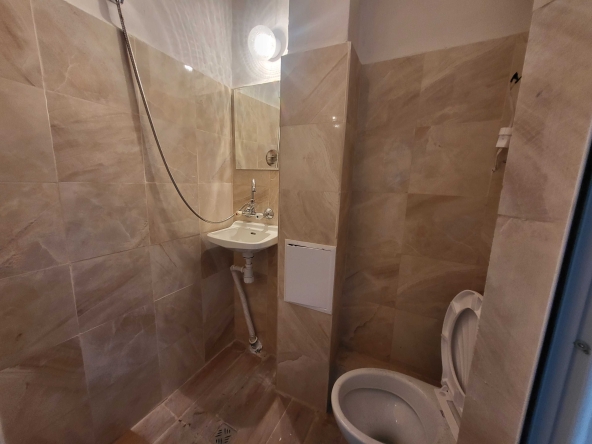 Дава се под наем Гараж / Паркомясто в София, Център - 102 кв.м за 420 € - Снимка #1