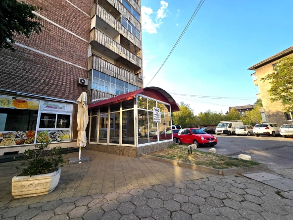 Дава се под наем Магазин в Асеновград - 49 кв.м за 410 € - Снимка #1