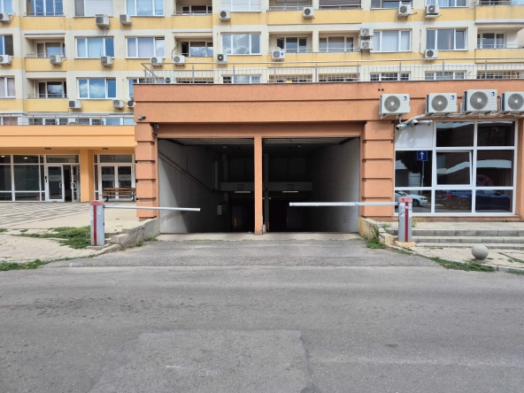 Дава се под наем Гараж / Паркомясто в София, Гоце Делчев - 15 кв.м за 102 € - Снимка #1