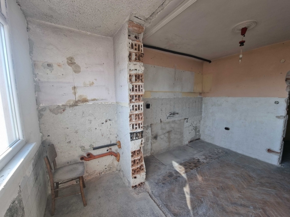 Тристаен апартамент в Благоевград, Широк център - 60 кв.м за 1107 €/кв.м - Снимка #1