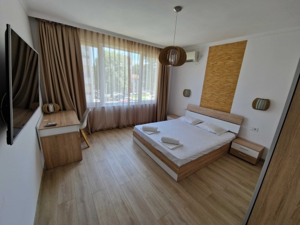 Дава се под наем Тристаен апартамент в Бургас, Център - 100 кв.м за 612 € - Снимка #1