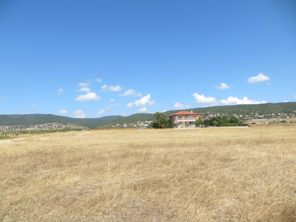 Парцел в с. Кошарица, Област Бургас - 2050 кв.м за 35 €/кв.м - Снимка #1