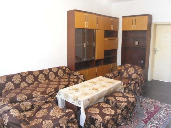 Дава се под наем Двустаен апартамент в Ямбол, Център - 55 кв.м за 204 € - Снимка #1