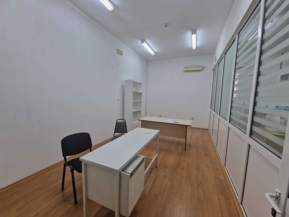 Дава се под наем Офис в Благоевград, Широк център - 380 кв.м за 1020 € - Снимка #1