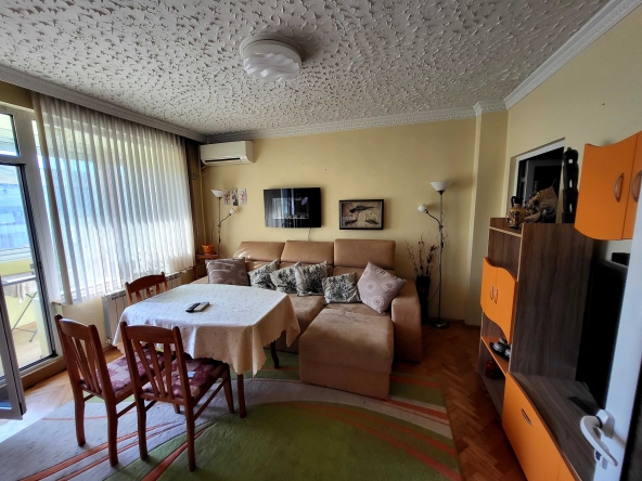 Дава се под наем Тристаен апартамент в Плевен, Идеален център - 74 кв.м за 331.5 € - Снимка #1