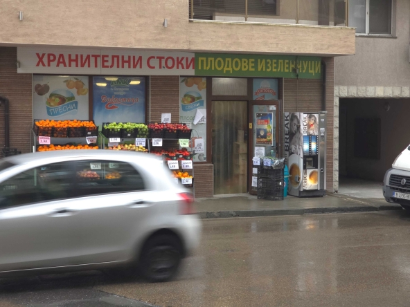 Дава се под наем Магазин в Варна, Погреби - 140 кв.м за 714 € - Снимка #1