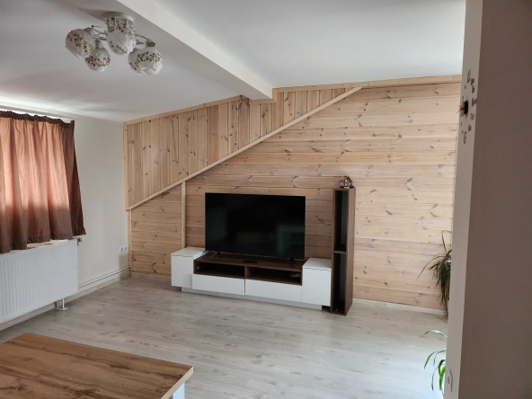 Дава се под наем Етаж от къща в Банско - 80 кв.м за 612 € - Снимка #1