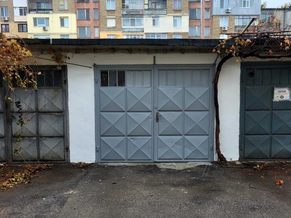 Гараж / Паркомясто в Разград, Бели Лом - 20 кв.м за 1175 €/кв.м - Снимка #1