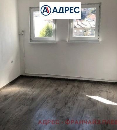 Офис в Плевен, Идеален център - 90 кв.м за 523 €/кв.м - Снимка #1