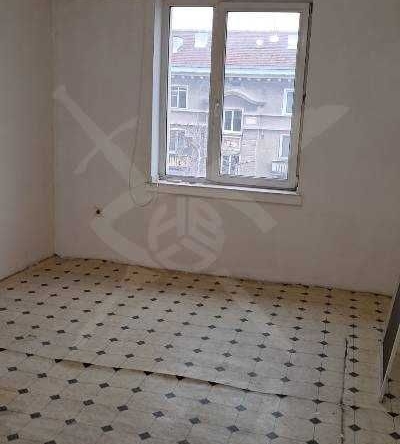 Тристаен апартамент в Пловдив, Център - 70 кв.м за 831 €/кв.м - Снимка #1