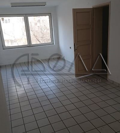 Дава се под наем Магазин в София, Хладилника - 200 кв.м за 1000 € - Снимка #1