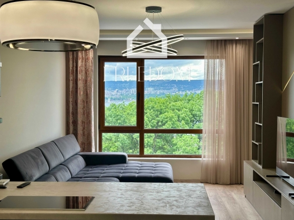 Тристаен апартамент в Варна, Аспарухово - 104 кв.м за 2106 €/кв.м - Снимка #1