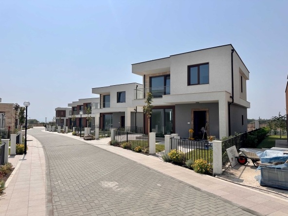 Къща в Поморие - 142 кв.м за 1901 €/кв.м - Снимка #1