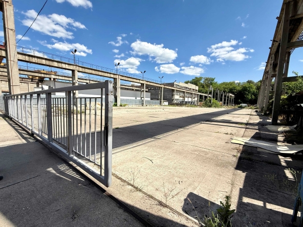 Дава се под наем Склад в Русе, Здравец Изток - 20000 кв.м за 1020 € - Снимка #1