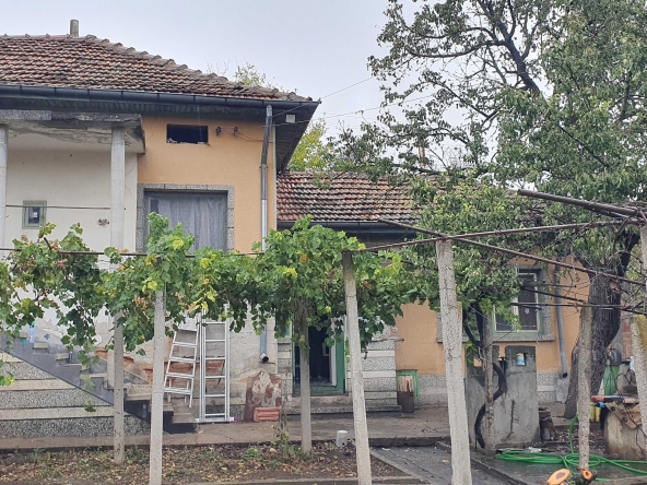 Къща в с. Бръшляница, Област Плевен - 100 кв.м за 281 €/кв.м - Снимка #1