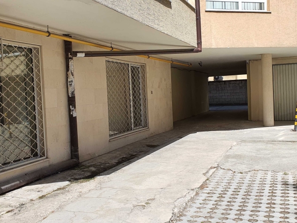 Дава се под наем Гараж / Паркомясто в Варна, Окръжна болница - 15 кв.м за 99.45 € - Снимка #1