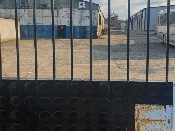 Дава се под наем Склад в Харманли - 642 кв.м за 561 € - Снимка #1