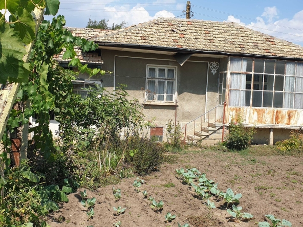 Къща в с. Васил Друмев, Област Шумен - 1170 кв.м за 44 €/кв.м - Снимка #1
