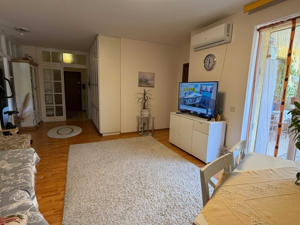 Тристаен апартамент в к.к. Св.Св. Константин и Елена - 100 кв.м за 2280 €/кв.м - Снимка #1