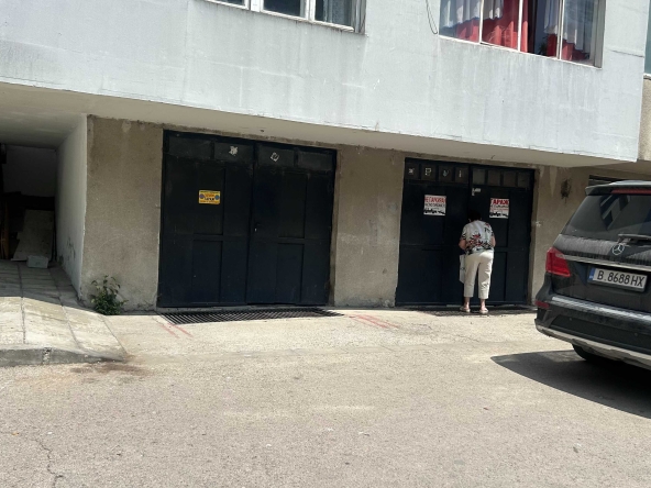 Дава се под наем Гараж / Паркомясто в Варна, Център - 18 кв.м за 204 € - Снимка #1