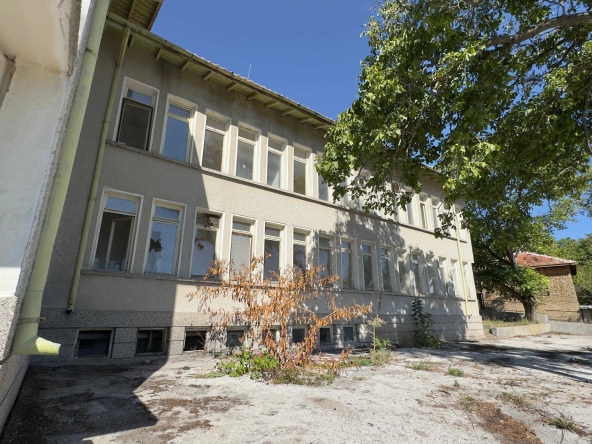 Къща в Габрово, Беленци - 680 кв.м за 331 €/кв.м - Снимка #1