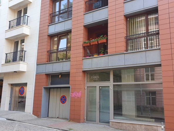 Дава се под наем Тристаен апартамент в София, Център - 110 кв.м за 1050 € - Снимка #1