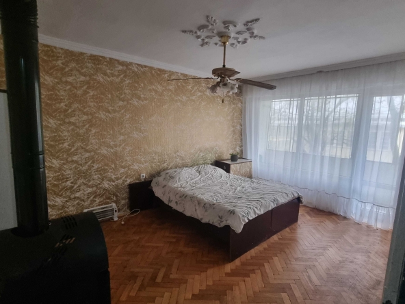 Дава се под наем Тристаен апартамент в Ловеч, Здравец - 64 кв.м за 204 € - Снимка #1