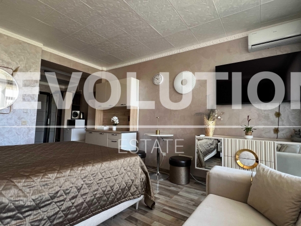 Дава се под наем Едностаен апартамент в к.к. Св.Св. Константин и Елена - 40 кв.м за 248.88 € - Снимка #1