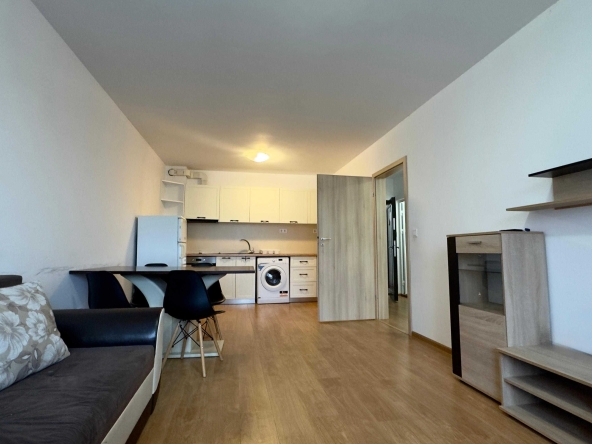 Дава се под наем Тристаен апартамент в Севлиево - 90 кв.м за 280.5 € - Снимка #1