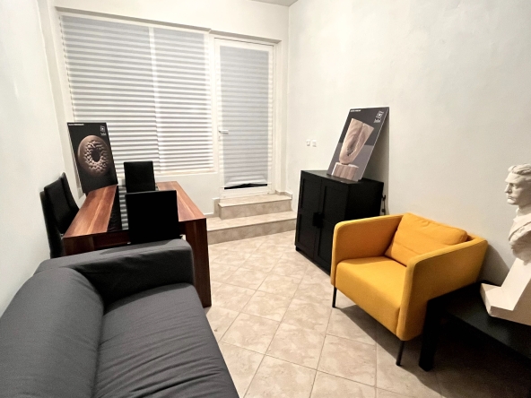 Дава се под наем Офис в Варна, Колхозен пазар - 30 кв.м за 359.04 € - Снимка #1