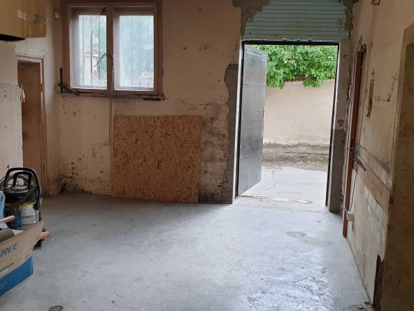 Дава се под наем Промишлена сграда в София, Младост 4 - 70 кв.м за 382.5 € - Снимка #1