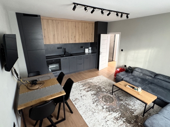 Дава се под наем Тристаен апартамент в Варна, Чайка - 100 кв.м за 918 € - Снимка #1