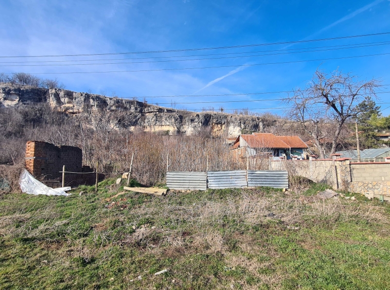 Парцел в с. Топчии, Област Разград - 1800 кв.м за 3 €/кв.м - Снимка #1